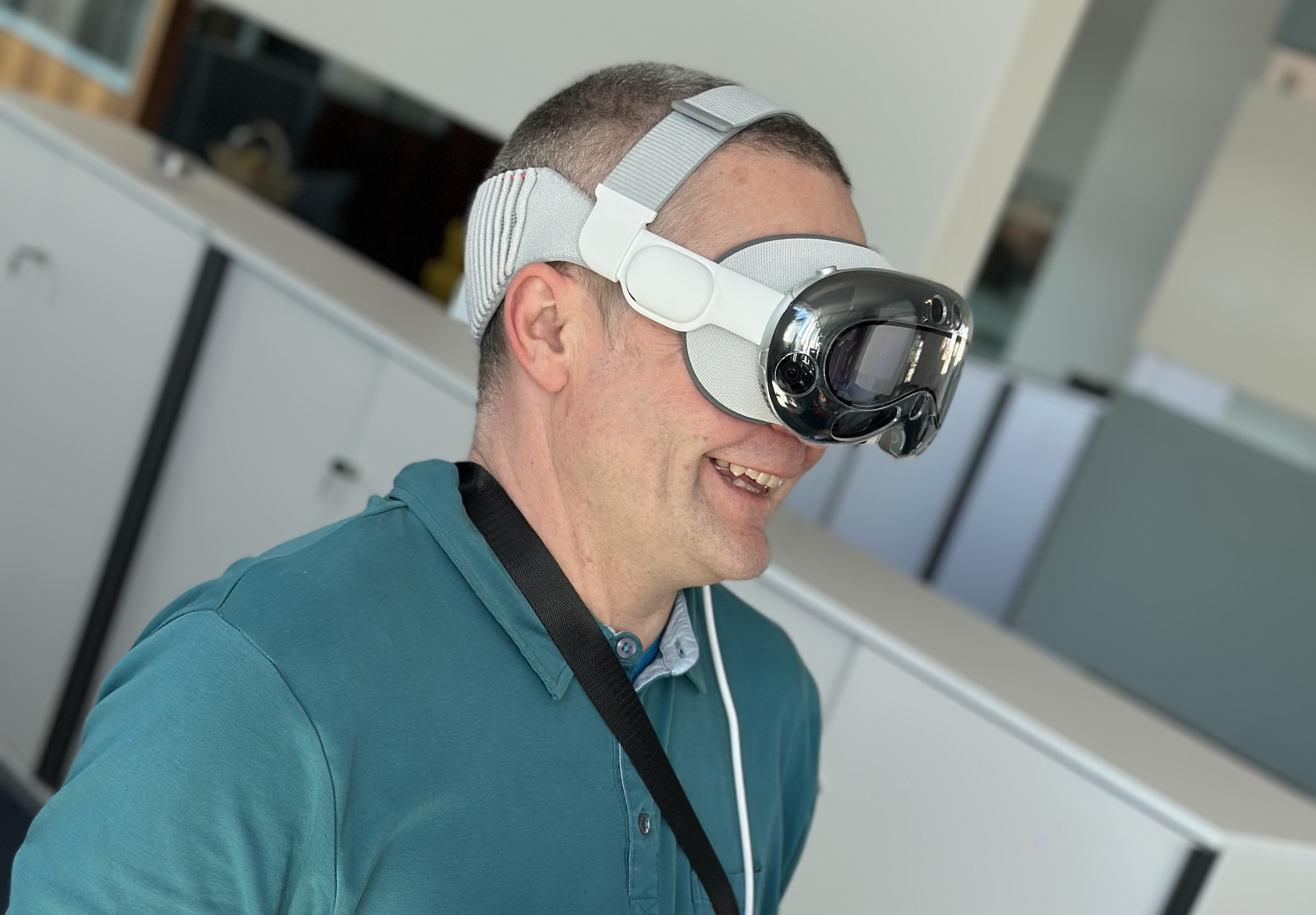 Beim Arbeiten mit der Apple Vision Pro auf dem Kopf.