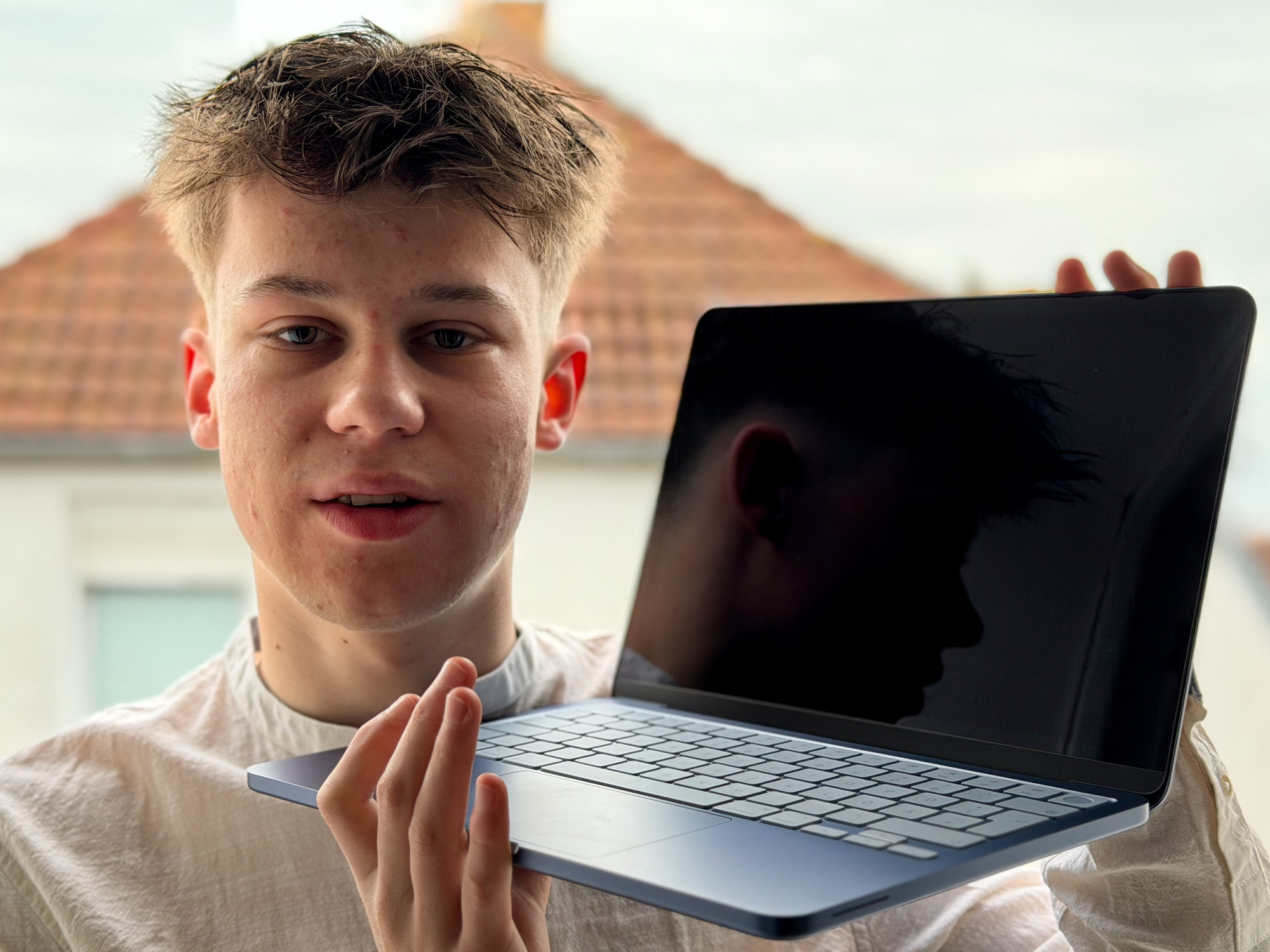 Till von MacPomm mit dem MacBook Neo